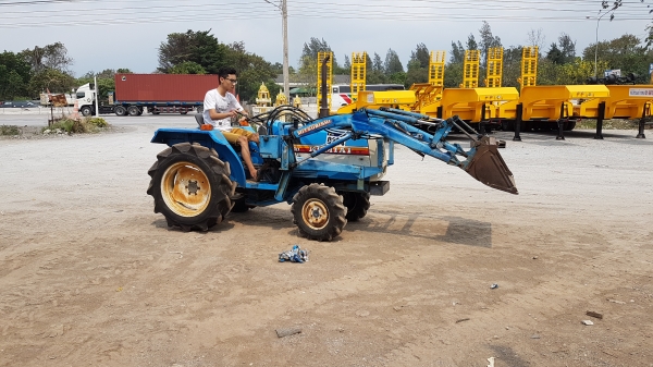 ขายรถไถ1400000.....4x4(1แสนเอาไปเลยถูกๆ)