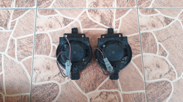 ไฟตัดหมอกทรงกลม 5นิ้ว ยี้ห้อ KoiTo แบบเลนส์เหลืองรุ้ง