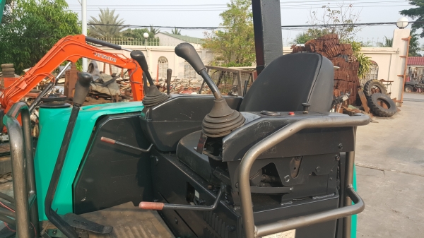 ขาย รถขุด KOBELCO รุ่น SK30SR มือสองญี่ปุ่น แทรกยางสวย สลัก บูท เอวแน่น 100\% สวยพร้อมใช้งาน มือถือ 0818753444