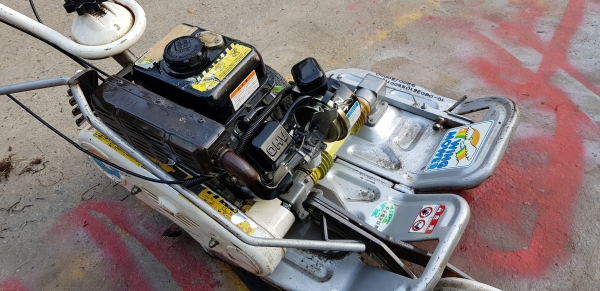 รถตัดหญ้า รถตัดหญ้า