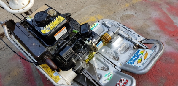 รถตัดหญ้า รถตัดหญ้า