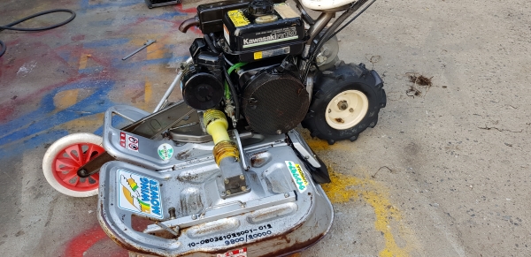 รถตัดหญ้า รถตัดหญ้า