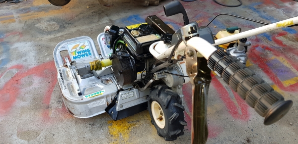 รถตัดหญ้า รถตัดหญ้า