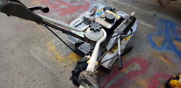 รถตัดหญ้า รถตัดหญ้า