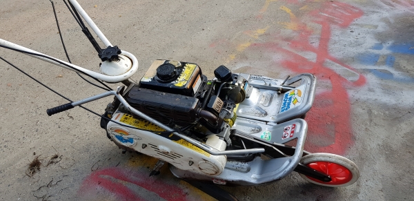 รถตัดหญ้า รถตัดหญ้า