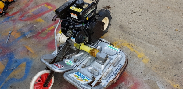 รถตัดหญ้า รถตัดหญ้า