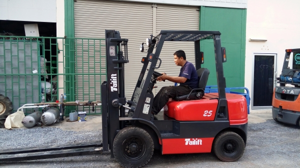 รถฟอล์คลิฟต์ ไทลิฟ พร้อมใช้ ขนาาด2.5ตัน เบนซิล เสา3เมตร