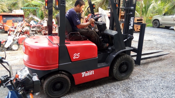 รถฟอล์คลิฟต์ ไทลิฟ พร้อมใช้ ขนาาด2.5ตัน เบนซิล เสา3เมตร