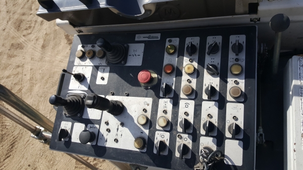 รถกัดถนน Wirtgen W2200 รถกัดถนน Wirtgen W2200