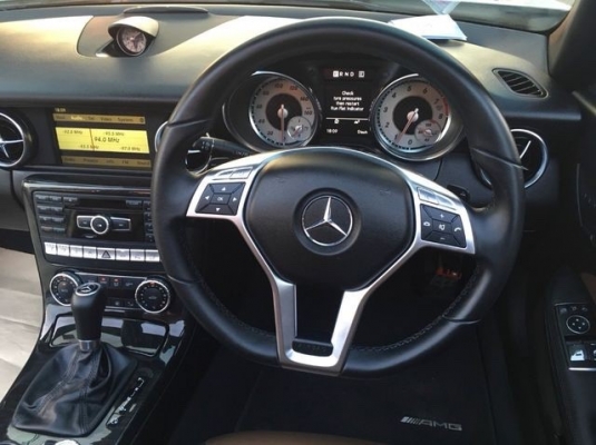 2012 BENZ SLK CLASS SLK200 หลังคาเมจิกสกายเปลี่ยนสีได้ เบาะหนังสีดำ เปิดประทุนด้วยรีโมท วิ่งน้อย ตัวท็อป รถเดิมๆ ยางใหม่รถสวยมาก ใช้งานน้อย ไม่เคยชนหนักหรือจมน้ำ สนใจทดลองขับได้ครับ สนใจดูรถ ทดลองขับหรือสอบถามรายละเอียดเพิ่มเติม และ รับปรึกษาออกรถ มือหนึ่