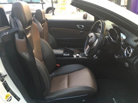 2012 BENZ SLK CLASS SLK200 หลังคาเมจิกสกายเปลี่ยนสีได้ เบาะหนังสีดำ เปิดประทุนด้วยรีโมท วิ่งน้อย ตัวท็อป รถเดิมๆ ยางใหม่รถสวยมาก ใช้งานน้อย ไม่เคยชนหนักหรือจมน้ำ สนใจทดลองขับได้ครับ สนใจดูรถ ทดลองขับหรือสอบถามรายละเอียดเพิ่มเติม และ รับปรึกษาออกรถ มือหนึ่