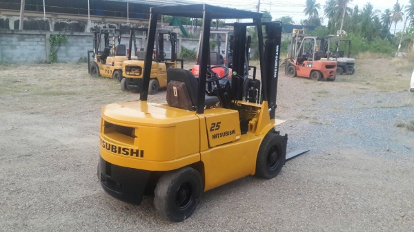 ขายรถยก MITSUBISHI FD20 F18A  เครื่องดีเซล เกียร์ออโต้ยกได้2.5ตัน เสา3เมตร วิ่งเข้าตู้ได้ ยางตันหน้าหลัง ติดต่อ 098-7962549