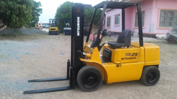 ขายรถยก MITSUBISHI FD20 F18A  เครื่องดีเซล เกียร์ออโต้ยกได้2.5ตัน เสา3เมตร วิ่งเข้าตู้ได้ ยางตันหน้าหลัง ติดต่อ 098-7962549