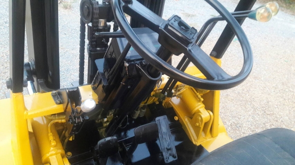 ขายรถยก MITSUBISHI FD20 F18A  เครื่องดีเซล เกียร์ออโต้ยกได้2.5ตัน เสา3เมตร วิ่งเข้าตู้ได้ ยางตันหน้าหลัง ติดต่อ 098-7962549