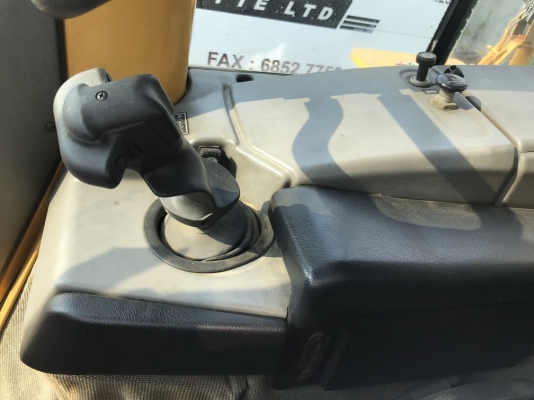 CAT D6N YR2006 นำเข้าจากญี่ปุ่น รถถึงไทยแล้ว สภาพสวยมาก ขายไม่แพงครับ