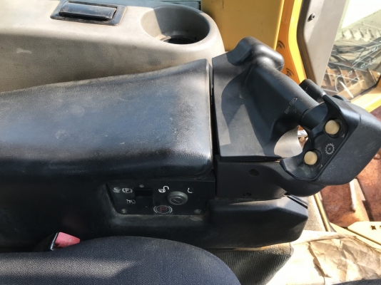 CAT D6N YR2006 นำเข้าจากญี่ปุ่น รถถึงไทยแล้ว สภาพสวยมาก ขายไม่แพงครับ