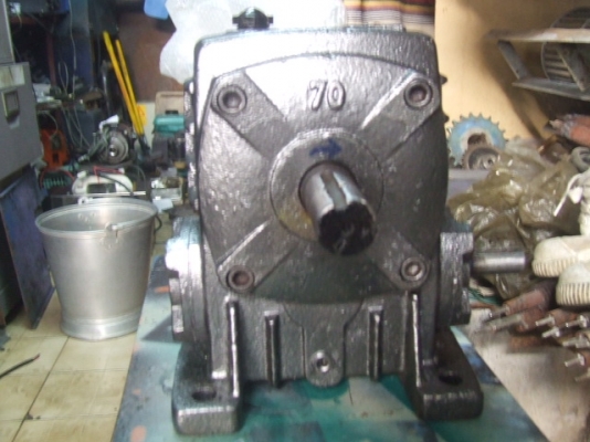 ขายหัวเกียร์เบอร์70  ทด   1  ต่อ  40   ราคา 1500 บาท   หรือแรก