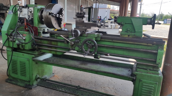 เครื่องกลึง 6 ฟุต 3 เพลา เกียร์บล็อก พร้อมใช้งาน สวยๆๆ 78,000 ด่วนๆๆๆ