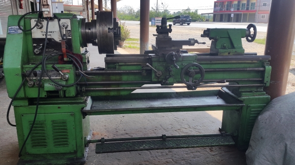 เครื่องกลึง 6 ฟุต 3 เพลา เกียร์บล็อก พร้อมใช้งาน สวยๆๆ 78,000 ด่วนๆๆๆ