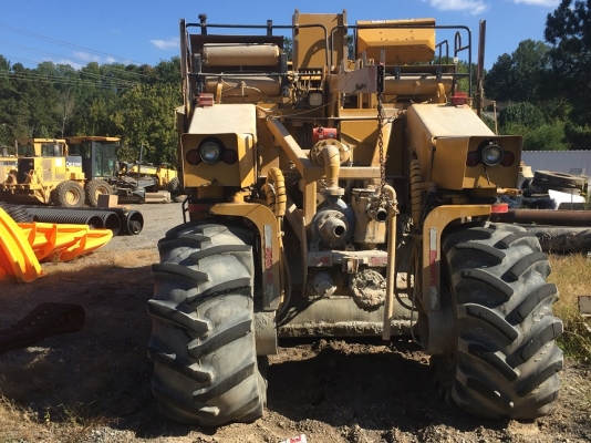 รถกัดถนนล้อยาง