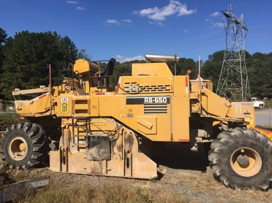 รถกัดถนนล้อยาง