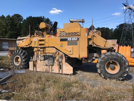 รถกัดถนนล้อยาง