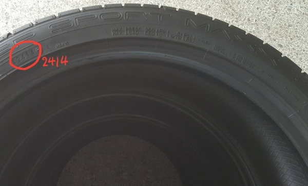 ยาง 215/45-18 dunlop MAXX TTสภาพ80\% ยางปี14 กับ15 ใหม่ๆเลย มี6เส้น ราคาเส้นละ1200บาท ยาง 215/45-18 dunlop MAXX TTสภาพ80\% ยางปี14 กับ15 ใหม่ๆเลย มี6เส้น ราคาเส้นละ1200บาท