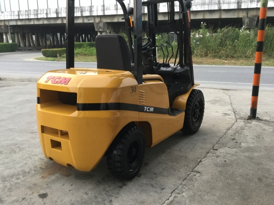 ขาย โฟรคลิฟท์  ทีซีเอ็ม 3 ตัน เสาเข้าตู้ 4.5 เมตร