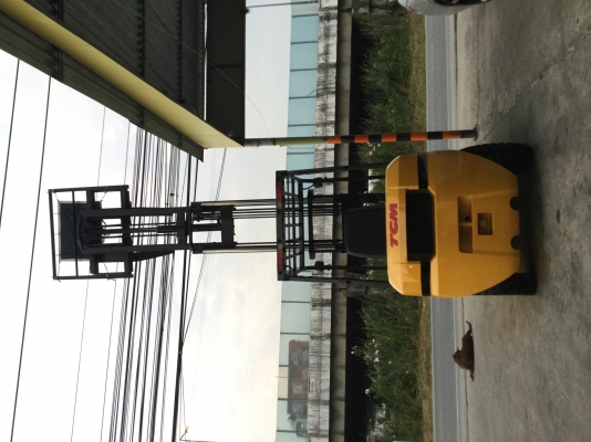 ขาย โฟรคลิฟท์  ทีซีเอ็ม 3 ตัน เสาเข้าตู้ 4.5 เมตร