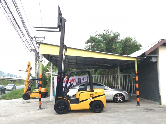 ขาย โฟรคลิฟท์  ทีซีเอ็ม 3 ตัน เสาเข้าตู้ 4.5 เมตร