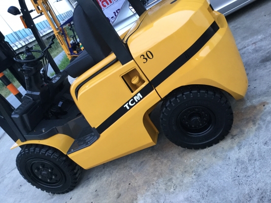 ขาย โฟรคลิฟท์  ทีซีเอ็ม 3 ตัน เสาเข้าตู้ 4.5 เมตร