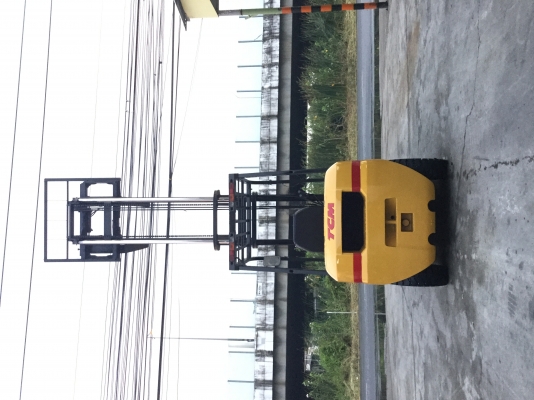 ขาย โฟรคลิฟท์  ทีซีเอ็ม 3 ตัน เสาเ 4 เมตร พร้อม