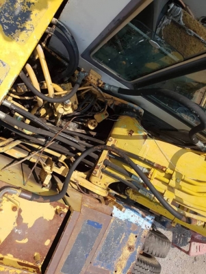 ขาย 395,000 รถแบคโฮล้อยาง KOMATSU PW100-3A. เครื่องดี 6D95L-Turbo 2 เพลา ปั้มแรง (มีไลน์หัวเจาะ) เอกสารเล่มทะเบียนภาษีไม่ขาด   รถอยู่ ชัยนาท โทร 0610710295