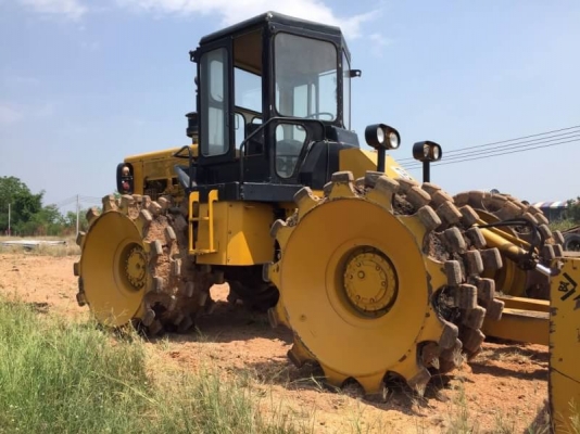 ขายรถแทรคเตอร์ตีนแกะ CATTERPILAR 816 เครื่องดี เกียร์แรง สภาพพร้อมใช้ เอกสารเล่มทะเบียน  คันนี้ 1,690,000 รถอยู่ นครปฐม โทร 0610710295