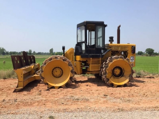 ขายรถแทรคเตอร์ตีนแกะ CATTERPILAR 816 เครื่องดี เกียร์แรง สภาพพร้อมใช้ เอกสารเล่มทะเบียน  คันนี้ 1,690,000 รถอยู่ นครปฐม โทร 0610710295