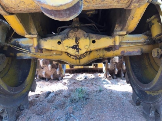 ขายรถแทรคเตอร์ตีนแกะ CATTERPILAR 816 เครื่องดี เกียร์แรง สภาพพร้อมใช้ เอกสารเล่มทะเบียน  คันนี้ 1,690,000 รถอยู่ นครปฐม โทร 0610710295