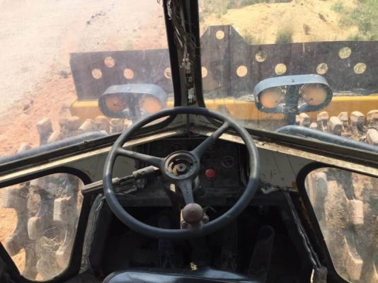 ขายรถแทรคเตอร์ตีนแกะ CATTERPILAR 816 เครื่องดี เกียร์แรง สภาพพร้อมใช้ เอกสารเล่มทะเบียน  คันนี้ 1,690,000 รถอยู่ นครปฐม โทร 0610710295