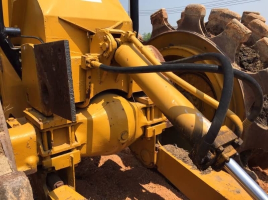 ขายรถแทรคเตอร์ตีนแกะ CATTERPILAR 816 เครื่องดี เกียร์แรง สภาพพร้อมใช้ เอกสารเล่มทะเบียน  คันนี้ 1,690,000 รถอยู่ นครปฐม โทร 0610710295