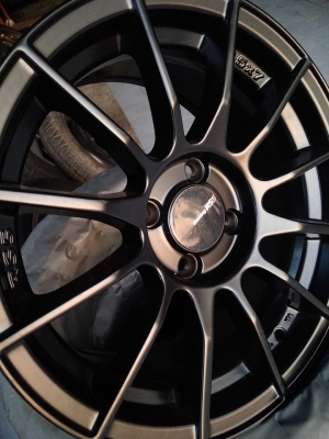 แม็กใหม่จากค่ายเลนโซ่ ขอบ 15 ราคา 7900 บาท พร้อมยาง 12900 บาท