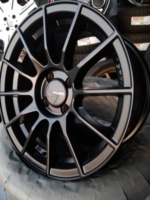 แม็กใหม่จากค่ายเลนโซ่ ขอบ 15 ราคา 7900 บาท พร้อมยาง 12900 บาท