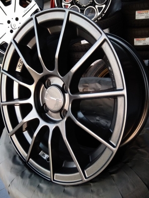 แม็กใหม่ค่ายเลนโซ่ ขอบ 15 ราคา 7900 พร้อมยาง 12900 บาท พร้อมติดตั้งจบ