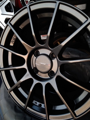 แม็กใหม่ค่ายเลนโซ่ ขอบ 15 ราคา 7900 พร้อมยาง 12900 บาท พร้อมติดตั้งจบ