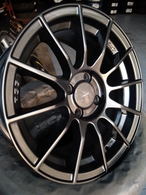 แม็กใหม่ค่ายเลนโซ่ ขอบ 15 ราคา 7900 พร้อมยาง 12900 บาท พร้อมติดตั้งจบ