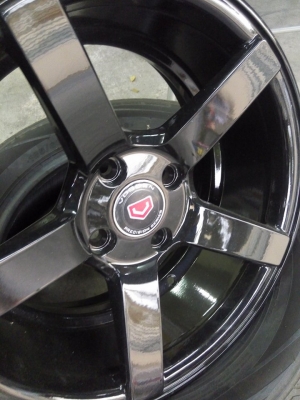 แม็กใหม่ลายวอสเซ่น ขอบ 15 กว้าง 7 ราคา 7500 พร้อมยางไทย 11700 บาท