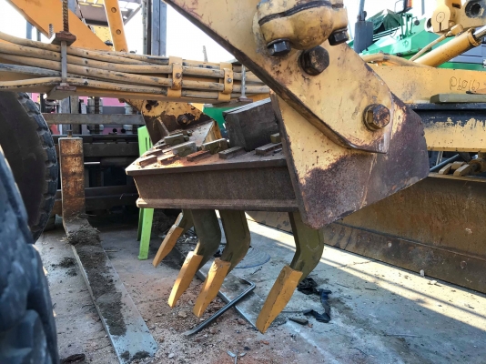 CAT 140H-2 SN: CCA00824 YR: 2004 ใบมีด 16 ฟุต VHP PLUS จากอเมริกา CAT 140H-2 SN: CCA00824 YR: 2004 ใบมีด 16 ฟุต VHP PLUS จากอเมริกา