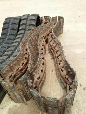 ขายแทรคเหล็กเก่าจากนอก สำหรับรถขุด ขนาด4-5 ตัน  เช่น HITASHI, IHI,MITSUBISHI,KATO   40/50/55 ขายราคาคู่ล่ะ 45,000บาท