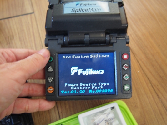 เครื่องเชื่อมต่อสาย fiberoptic Fusion Splicer มือสอง Fujikura FSM-11S