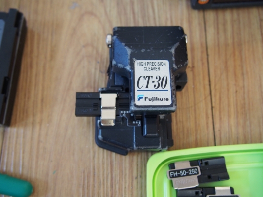 เครื่องเชื่อมต่อสาย fiberoptic Fusion Splicer มือสอง Fujikura FSM-11S