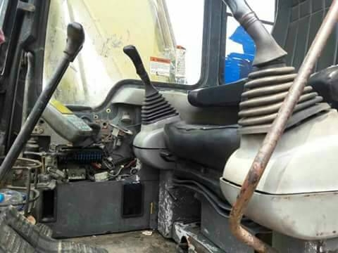 ขายรถแบคโฮ KOMATSU PC120-6 เอสแน่นโซ่หนาไฟฟ้าเต็มเ