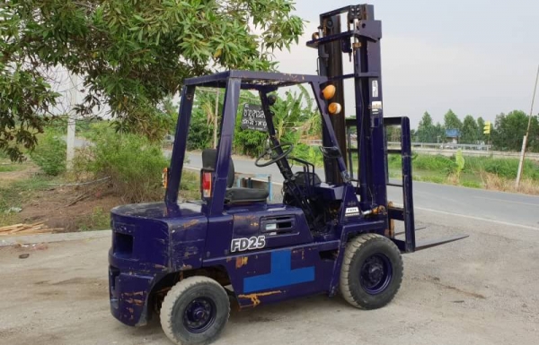 ขายด่วนรถยกดีเซลKOMATSU FD25-10 ยกได้2.5ตันยกสูง4เมตรรถนอกเพิ่งนำเข้ามายังไม่เคยใช้งานในเมืองไทยเลย